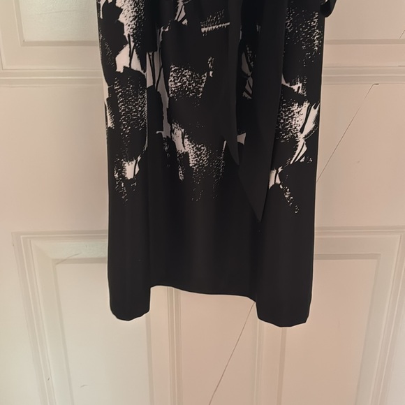 White House Black Market Monochrome Leaf Print Dress - Picture 5 of 10